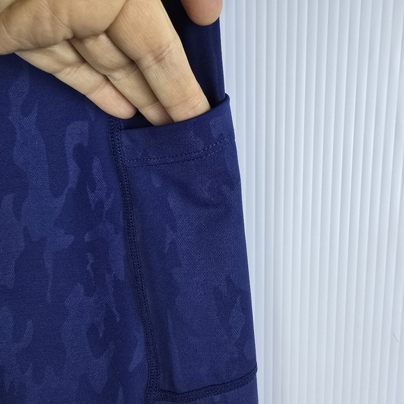NWOT Zyia Active Blue Camo Light N Tight Capri Leggings Size 8-10 Activewear - Picture 6 of 12